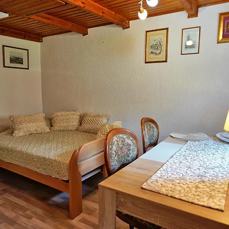 Emerald Bell - Smaragdni Zvoncek Alpehytte